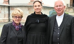 Mariazell, 16.5.2025, v.l.: Waltraud Klasnic (Vorsitzende der Unabhängigen Opferschutzkommission), Caroline List (Designierte Vorsitzende der Unabhängigen Opferschutzkommission), Erzbischof Franz Lackner (Vorsitzender der Ö. Bischofskonferenz)